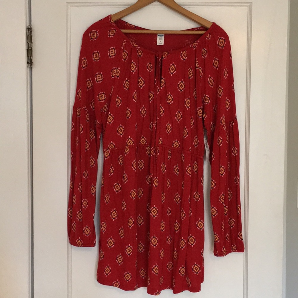 Old Navy Maternity top. NWT.
